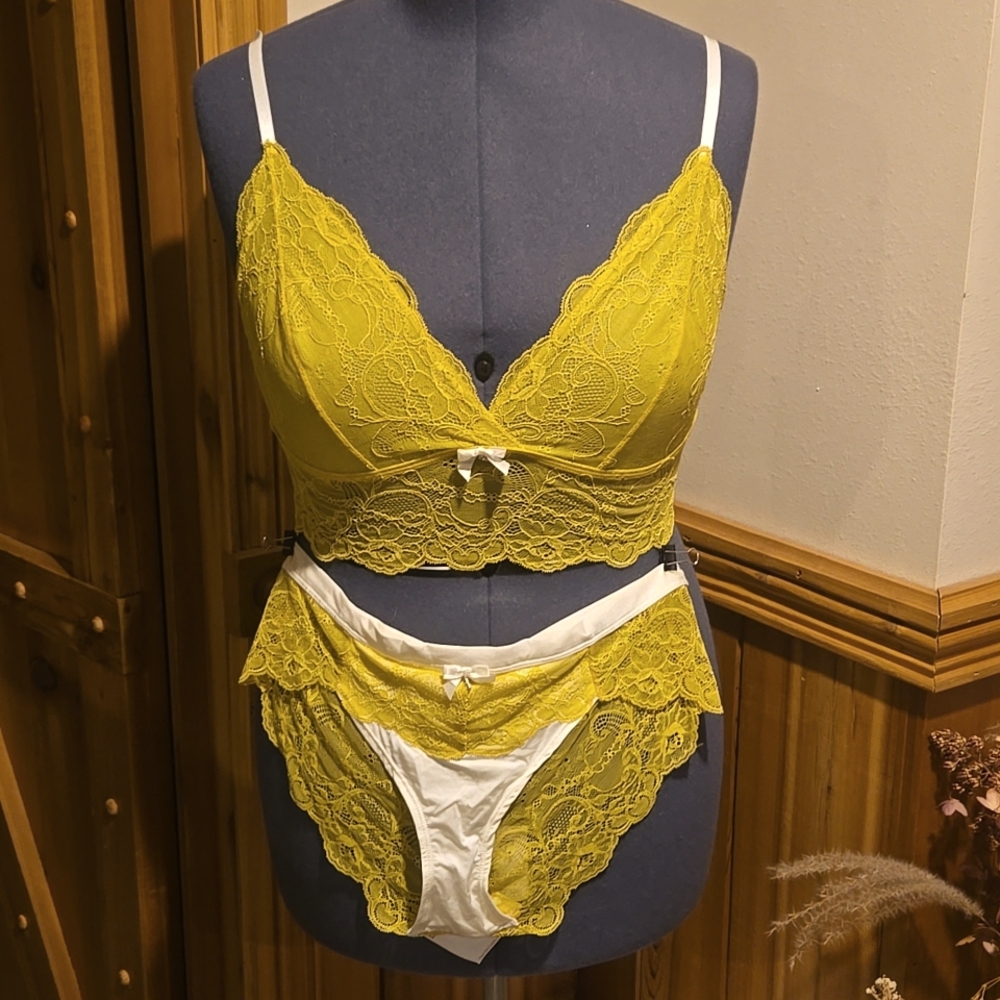 Lace underwear set